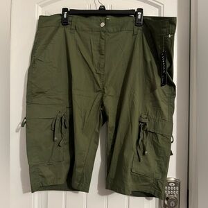 Great Who's That Girl size 3X olive green cargo flat front shorts plus new